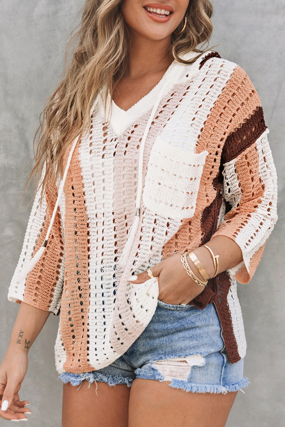 Kapuzenpullover im Colorblock-Design mit Ausschnitt