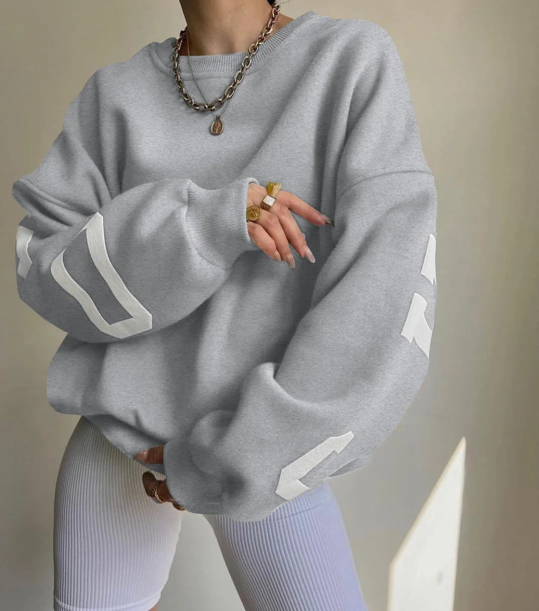 Clarissa | Lässiges Sweatshirt mit Buchstabenmuster