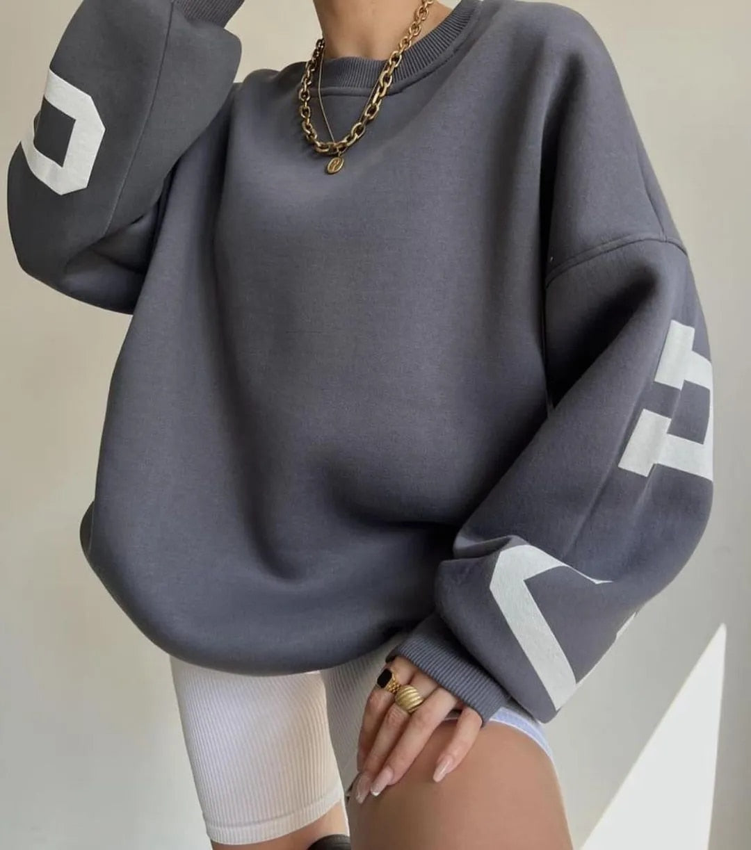 Clarissa | Lässiges Sweatshirt mit Buchstabenmuster
