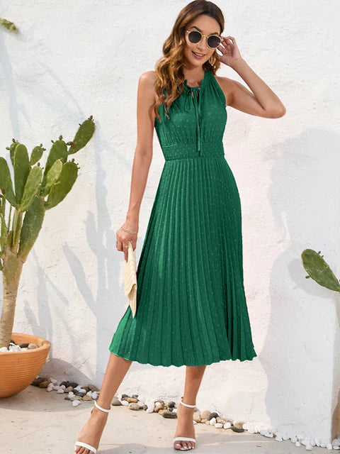 Carla - Schwarzes Plisseekleid mit Halterneck
