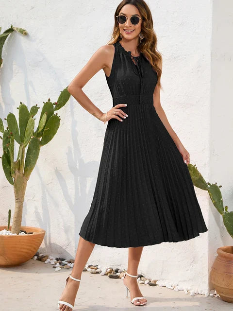 Carla - Schwarzes Plisseekleid mit Halterneck