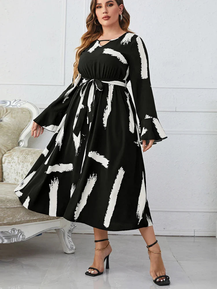 Mia - Modernes Midikleid in Schwarz-Weiß