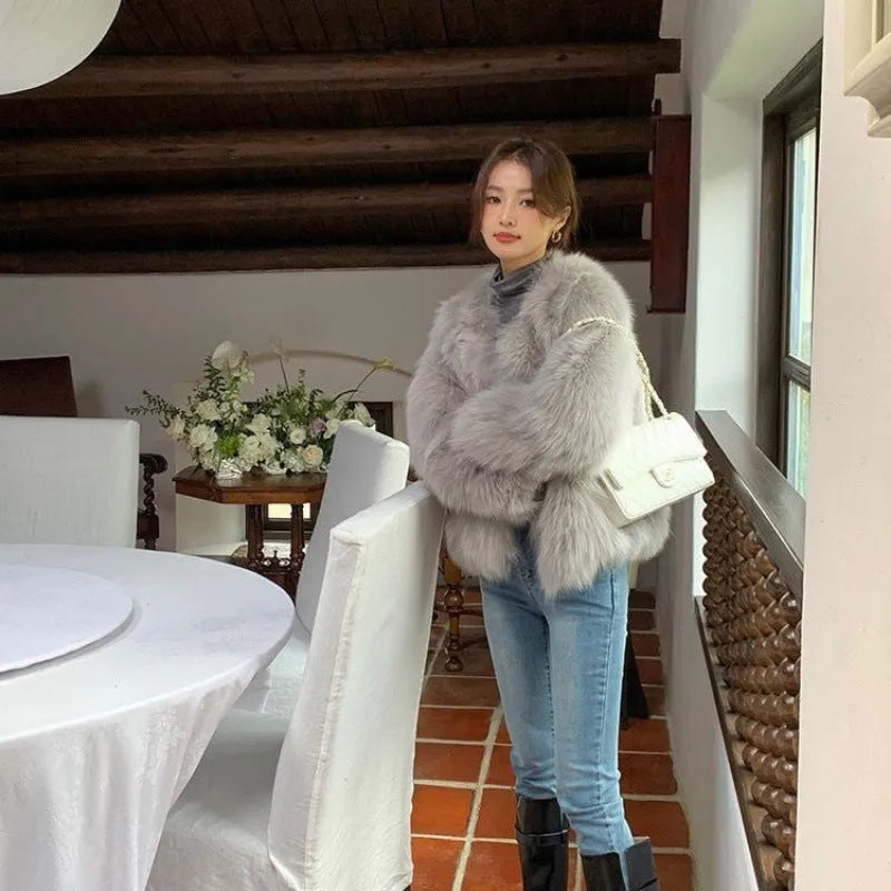 Luxuriöse Frauenjacken mit Pelzdesign - Winter 2024 Kollektion