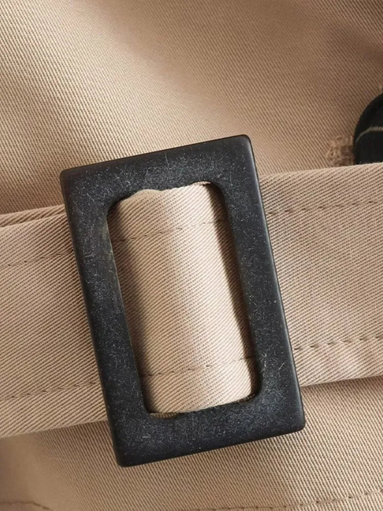 Kurzer Trenchcoat: Modische Jacke mit Gürtel für Herbst & Winter