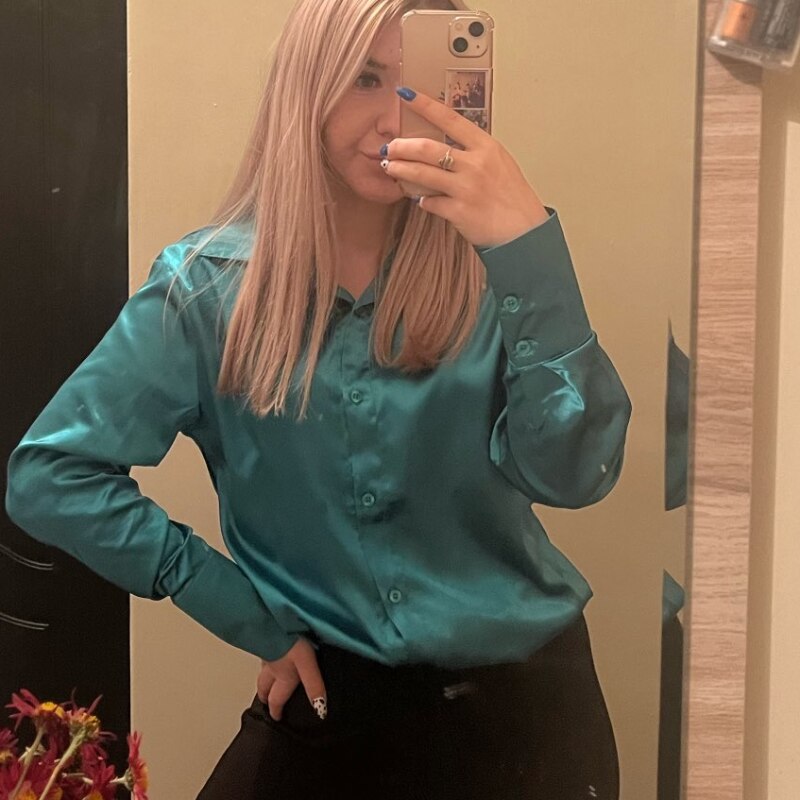 Sophias Satinbluse mit Polokragen | Büro-Damen-Bluse aus Seide | Vintage-Design mit lockerem Knoten | Elegante Mode