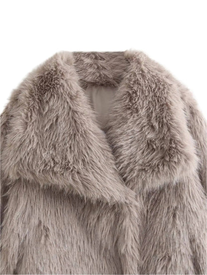 Luxuriöse Frauenjacken mit Pelzdesign - Winter 2024 Kollektion