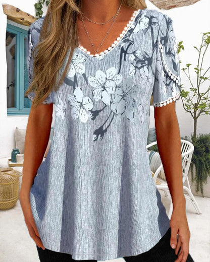 Elegante Bluse im Blumendruck mit kurzen Ärmeln