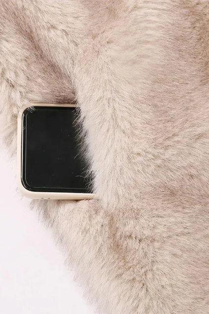 Elegante Frauen-Pelzjacke Pastellbeige Winter 2024 Kollektion