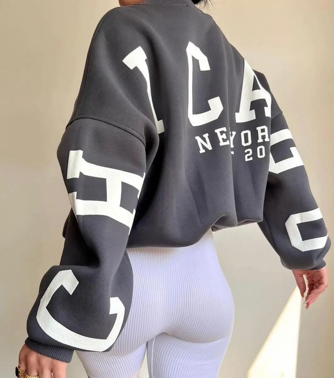 Clarissa | Lässiges Sweatshirt mit Buchstabenmuster