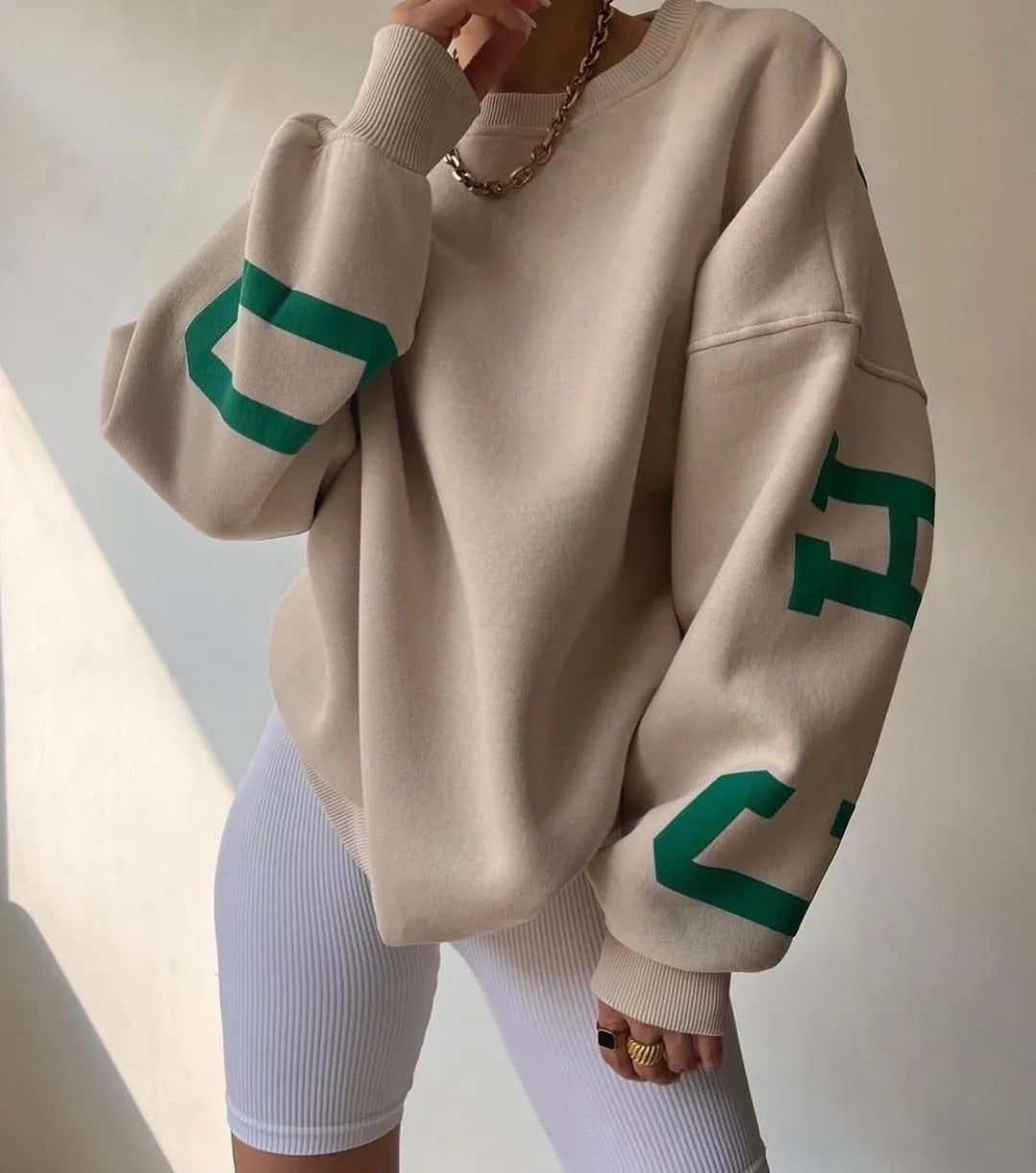 Clarissa | Lässiges Sweatshirt mit Buchstabenmuster