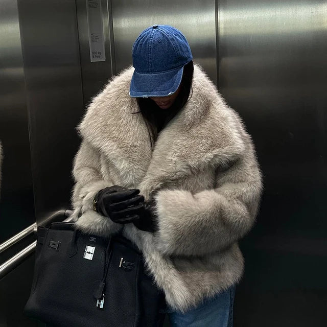 Eleganter Damen Pelzmantel für die kalte Jahreszeit