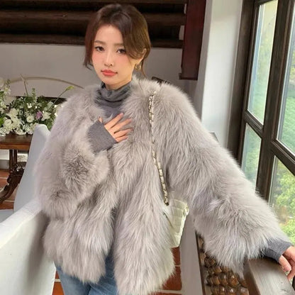 Luxuriöse Frauenjacken mit Pelzdesign - Winter 2024 Kollektion