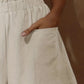 Emilia - Beigefarbene Leinenshorts mit Taschen