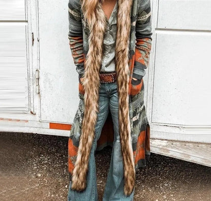 Frauenjacke: Klassischer Pelzmantel für Herbst & Winter 2024