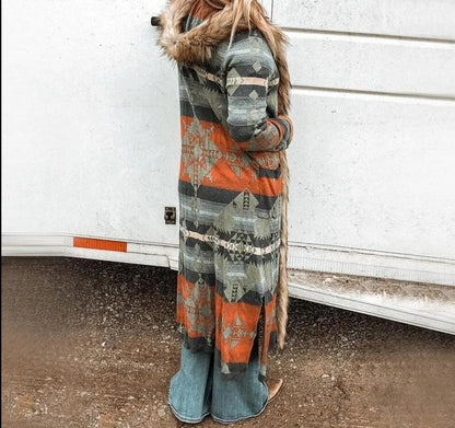 Frauenjacke: Klassischer Pelzmantel für Herbst & Winter 2024