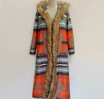 Frauenjacke: Klassischer Pelzmantel für Herbst & Winter 2024