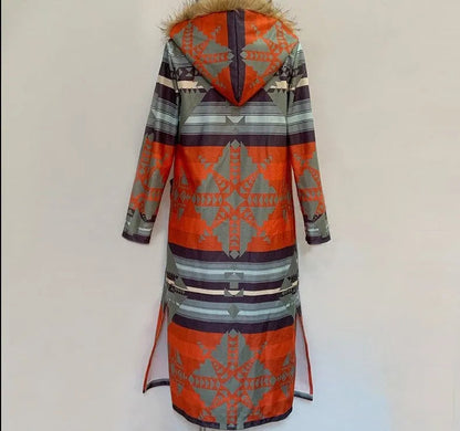 Frauenjacke: Klassischer Pelzmantel für Herbst & Winter 2024