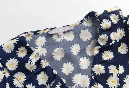 Greta - Marineblaues Rüschen-Wickelkleid