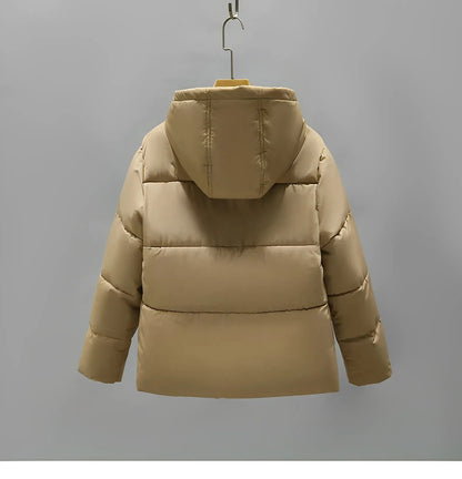 Warmer Frauen-Wintermantel 2024: Eleganter Puffermantel Trend