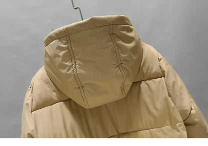 Warmer Frauen-Wintermantel 2024: Eleganter Puffermantel Trend