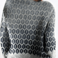 Grauer Pullover mit besonderen Details