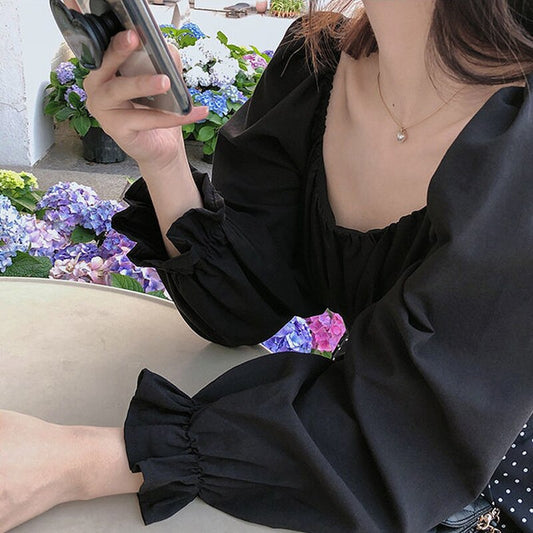 Bluse mit einer gebundenen Schleife auf dem Rücken - Andrea