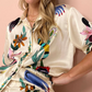 BERTHA – Zweiteiliges Set aus Satin mit Graffiti-Print für Damen – Kurzarmanzug mit Hose mit weitem Bein, locker sitzende, lässige Heimoutfits