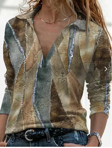 T-Shirt mit einem abstrakten Druck